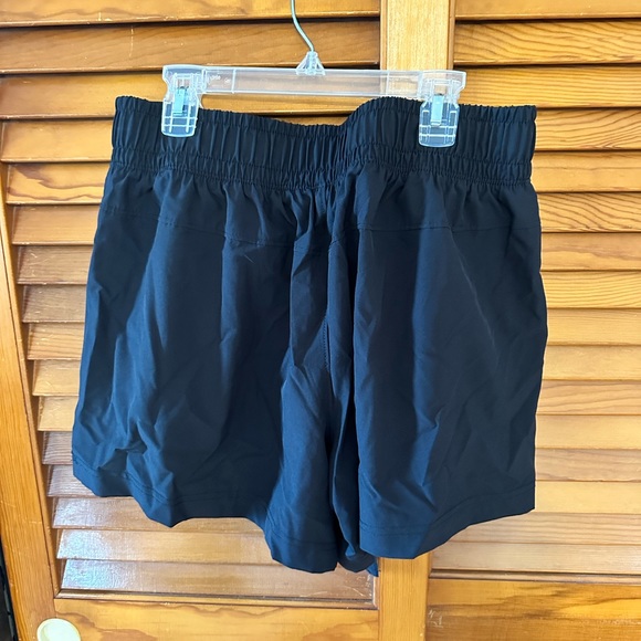 APANA Shorts with tie at waist - Picture 3 of 3